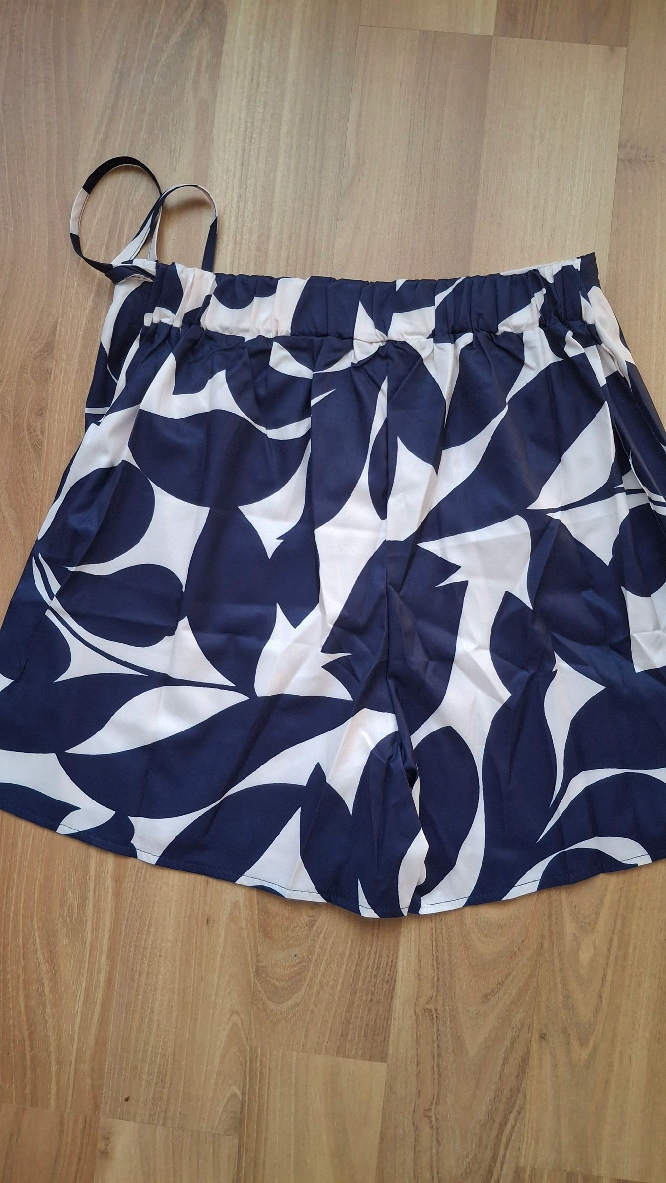 Korte en elegante broek/rok voor dames maat M – photo 3